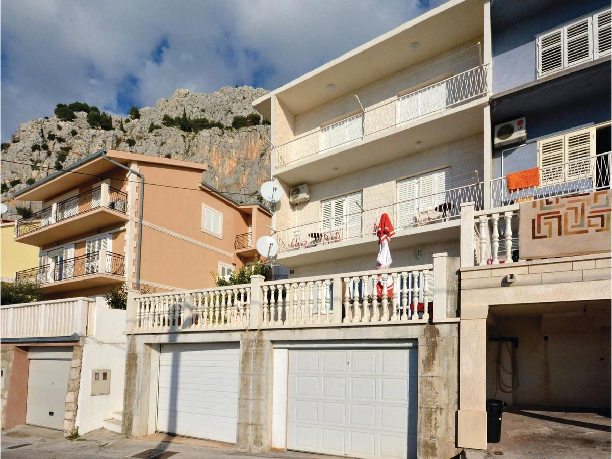 Lovely Apartment In Omis With Kitchen Exterior foto